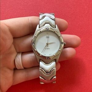 GG Collection Women's Silver and White Quartz Watch